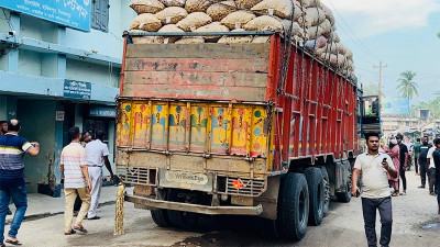 ভারত থেকে কম শুল্কের পেঁয়াজ আমদানি শুরু