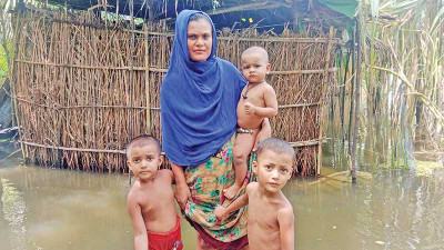 লক্ষ্মীপুরে এখনো পানিবন্দি  সাড়ে পাঁচ লাখের বেশি মানুষ