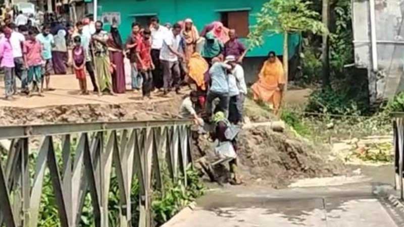বেত্রবতীর তিন সেতু ভেঙে যোগাযোগ বিচ্ছিন্ন ছয় ইউনিয়ন