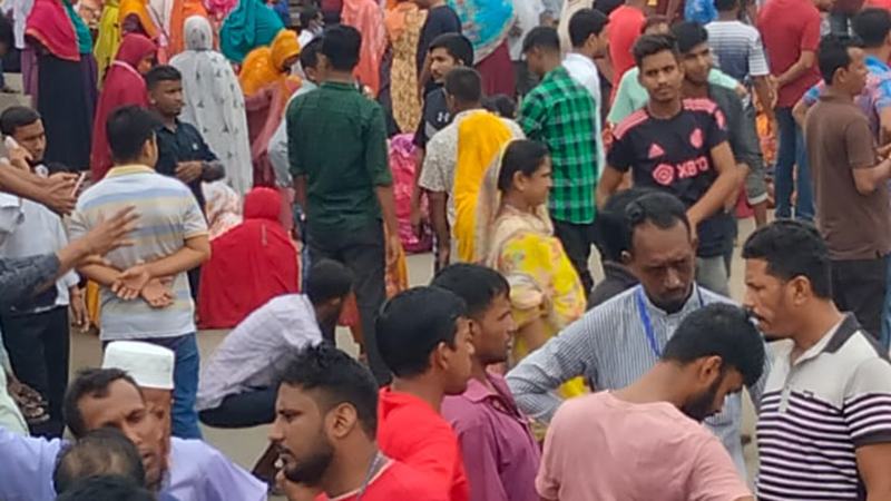 সাভারে শ্রমিক-আইনশৃঙ্খলা বাহিনীর মধ্যে সংঘর্ষ, নিহত ১