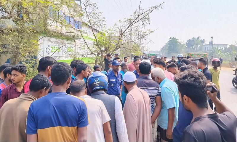 নওগাঁয় বাসের ধাক্কায় মোটরসাইকেল আরোহী নিহত