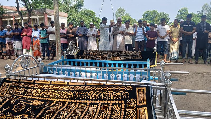 নওগাঁয় সাত সৌদি প্রবাসীর দাফন সম্পন্ন, গ্রামে গ্রামে কান্নার রোল
