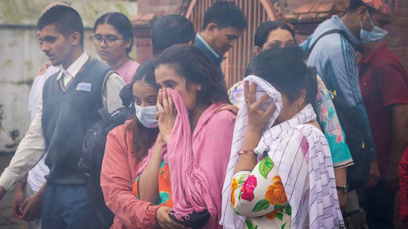বন্যায় নিহতদের স্মরণে শোক পালন করছে নেপাল