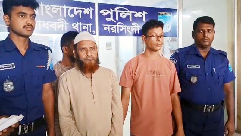 নরসিংদীতে তিন মাসের শিশুর পা মুচড়ে দেয়ার ঘটনায় দাদা ও চাচা গ্রেফতার