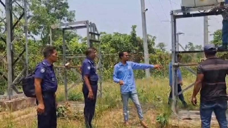 ঘোড়াশালে অস্ত্র ঠেকিয়ে পল্লীবিদ্যুৎ উপকেন্দ্রে লুট