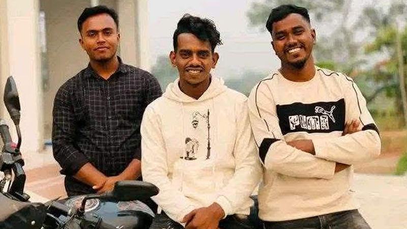 নরসিংদীতে মোটরসাইকেলে বাসের ধাক্কা, ঝরল ৩ বন্ধুর প্রাণ