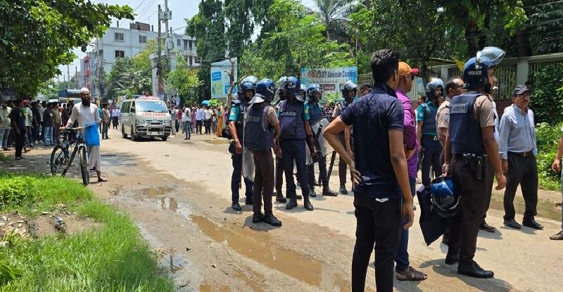 ডুয়েটে ভিসি নিয়োগ কেন্দ্র করে দুই পক্ষের সংঘর্ষ, ইউএনও-পুলিশ-শিক্ষার্থীসহ আহত ২০