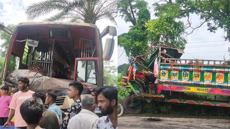 নাটোরে গরুবাহী ট্রলির সঙ্গে বাসের মুখোমুখি সংঘর্ষ, নিহত ৩