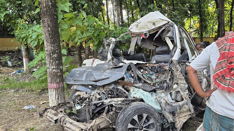 নাটোরে মাইক্রোবাস-ট্রাক মুখোমুখি সংঘর্ষে নিহতের সংখ্যা বেড়ে ৮