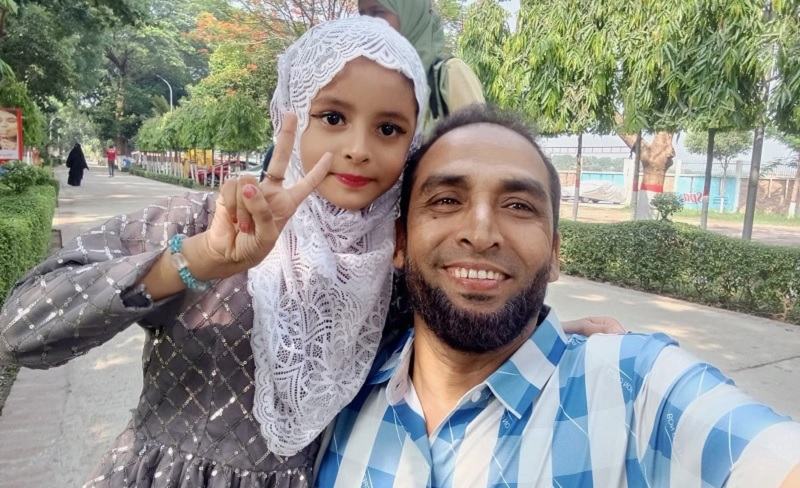 নাটোরে সড়ক দুর্ঘটনা: বাবা-মেয়ে মারা গেছেন, হাসপাতালে মৃত্যুর সঙ্গে লড়ছেন মা-ছেলে