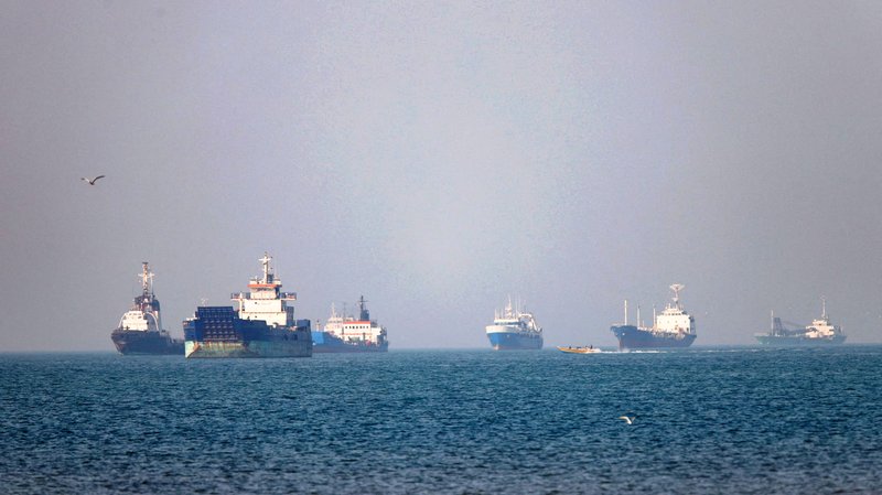 oil-vassels-in-hormuz