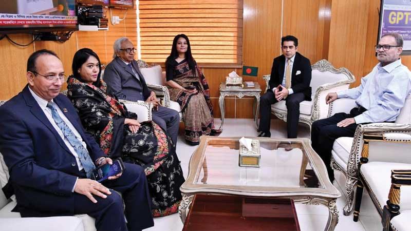 তথ্যমন্ত্রীর সঙ্গে নতুন প্রধান তথ্য কমিশনার ও দুই কমিশনারের সাক্ষাৎ