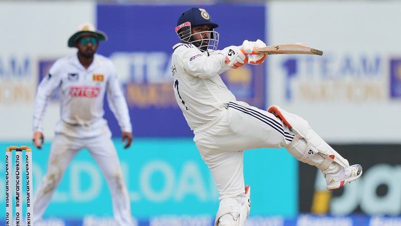 টেস্টে একশ ছক্কা মেরেছেন কয়জন খেলোয়াড়?