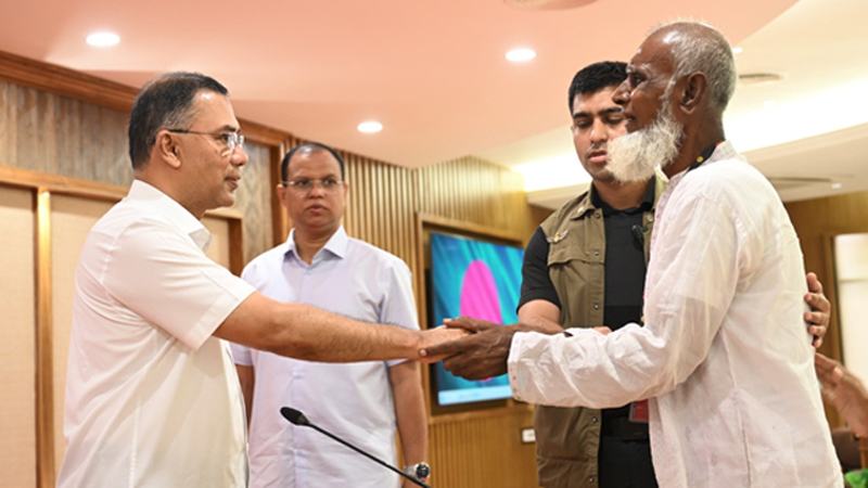 গুম-খুনের শিকার ও জুলাই শহীদ পরিবারের ৭৪ জনকে চাকরির নিয়োগপত্র দিলেন প্রধানমন্ত্রী
