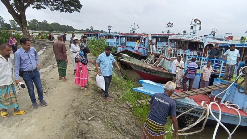 ১৩ ঘণ্টা পর পাটুরিয়া-দৌলতদিয়া নৌপথে লঞ্চ চলাচল শুরু