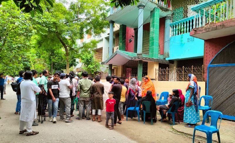 ফ্লাইট লেফটেন্যান্ট তৌকিরের বাড়িতে শোকের ছায়া