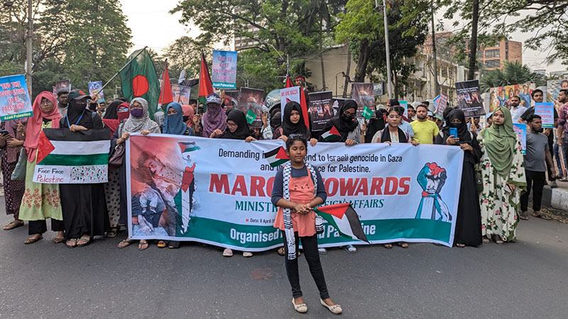 ফিলিস্তিন ইস্যুতে ছয় দফা দাবি নিয়ে পররাষ্ট্র মন্ত্রণালয়ের পথে বিক্ষোভকারীরা