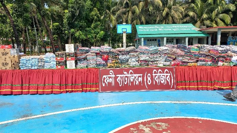 ফেনী সীমান্তে বিজিবির অভিযানে ভারতীয় শাড়ি, পোশাক ও গরু জব্দ