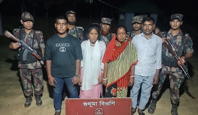 ফেনী সীমান্তে অবৈধভাবে ভারতে ঢোকার চেষ্টা, একই পরিবারের ৪ জন আটক
