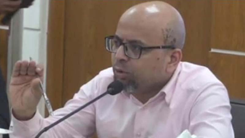 রাজনৈতিক তোষামোদ নয়, মেরুদণ্ড সোজা রেখে কাজ করুন