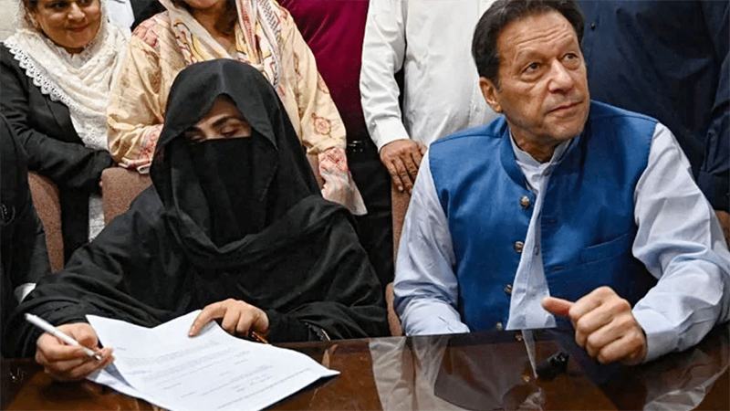 ইমরান-বুশরার বিরুদ্ধে ৮ মামলা