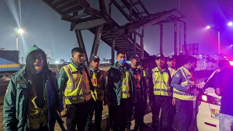 রাজধানীতে ২৪ ঘণ্টায় পুলিশের অভিযানে গ্রেফতার ২৩৫