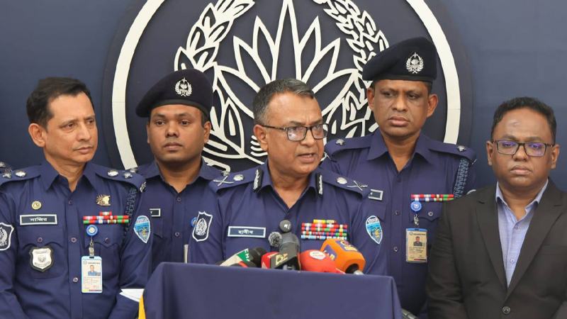 সাম্প্রদায়িক উত্তেজনা সৃষ্টি করতে চট্টগ্রামে সংখ্যালঘুদের বাড়িতে আগুন: ডিআইজি