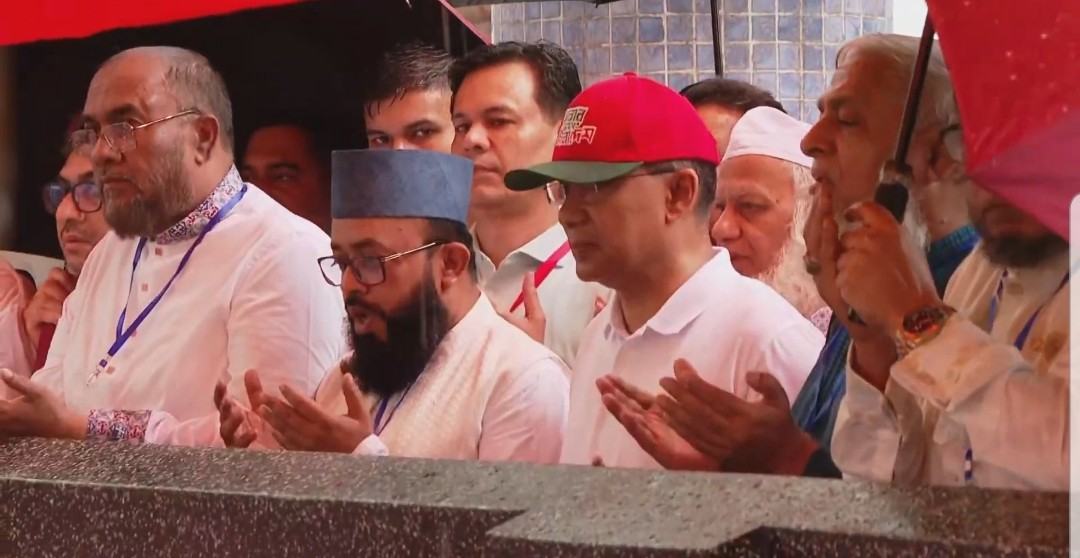 হজরত শাহজালাল (রহ.)-এর মাজার জিয়ারত করেছেন প্রধানমন্ত্রী