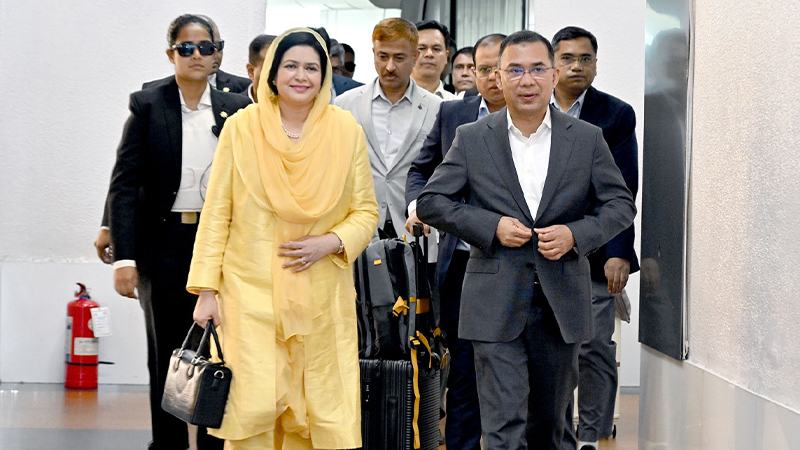 জাতিসংঘ সফর শেষে দেশে ফিরেছেন প্রধানমন্ত্রী