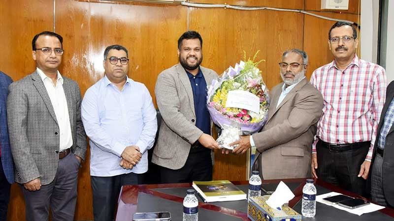 পপুলার লাইফ ইন্স্যুরেন্সের চেয়ারম্যানকে কর্মকর্তা-কর্মচারীদের শুভেচ্ছা