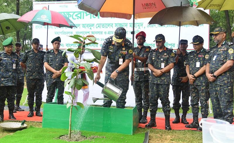 আনসার একাডেমিতে বৃক্ষরোপণ কর্মসূচির উদ্বোধন
