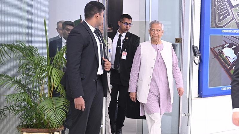 কাতারের উদ্দেশে রওনা দিয়েছেন প্রধান উপদেষ্টা