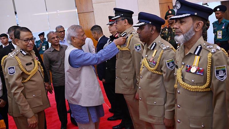 সুষ্ঠু নির্বাচনে প্রতিদ্বন্দ্বী প্রার্থীদের প্রতি সমান আচরণ নিশ্চিত করা পুলিশের দায়িত্ব