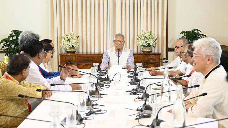 প্রধান উপদেষ্টার সঙ্গে বিভিন্ন দলের নেতাদের বৈঠক অনুষ্ঠিত