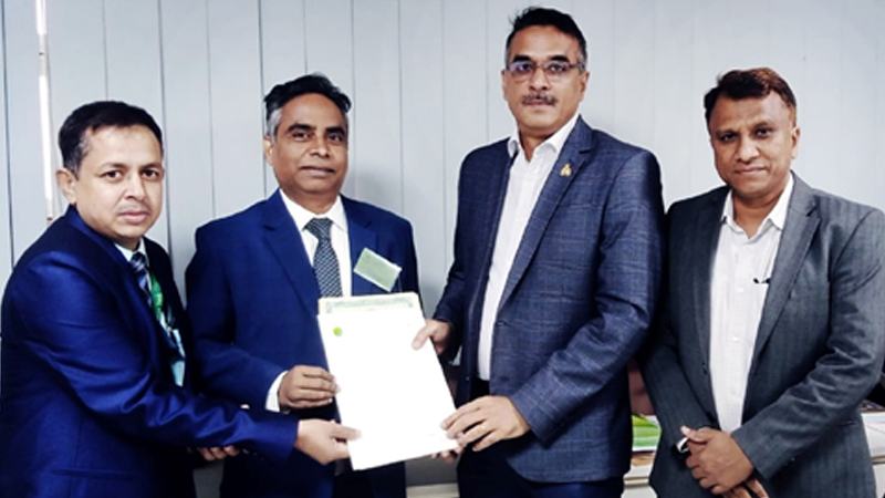 রফতানি বহুমুখীকরণ স্কিমে বাংলাদেশ ব্যাংকের সঙ্গে চুক্তি স্বাক্ষর করল প্রিমিয়ার ব্যাংক