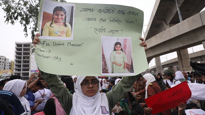 ৬ দফা দাবি নিয়ে রাস্তায় মাইলস্টোনের শিক্ষার্থীদের বিক্ষোভ