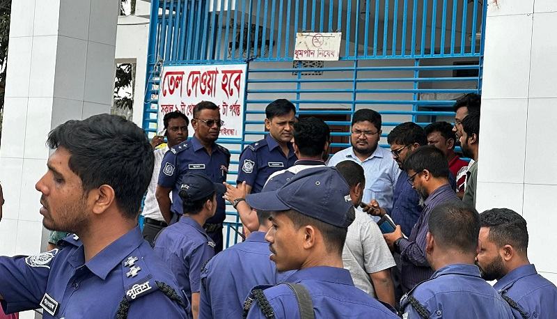 গাইবান্ধায় পেট্রলপাম্পে লাইনে দাঁড়ানো নিয়ে বিরোধ, ছুরিকাঘাতে আহত ৩