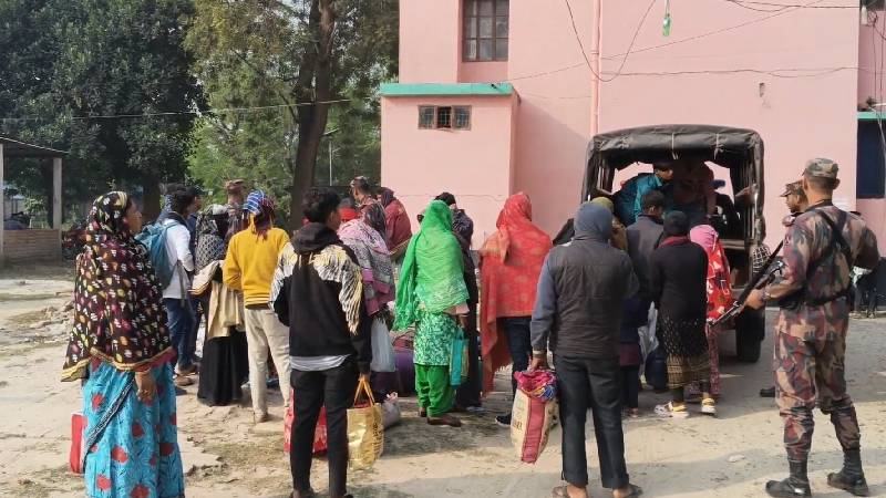 মেহেরপুরের তেঁলবাড়িয়া সীমান্ত দিয়ে ৩০ বাংলাদেশীকে পুশইন করেছে বিএসএফ