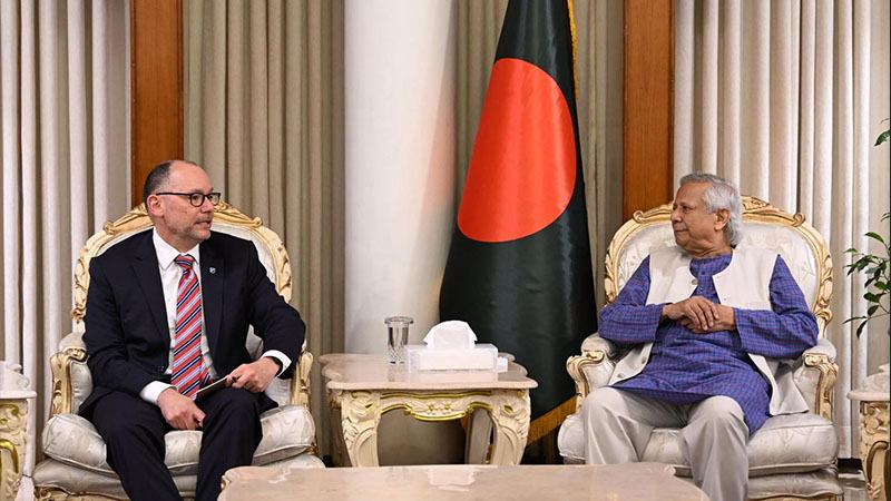 ড. ইউনূসের সঙ্গে সাক্ষাৎ করেছেন এক্সিলারেট এনার্জির উপদেষ্টা পিটার হাস