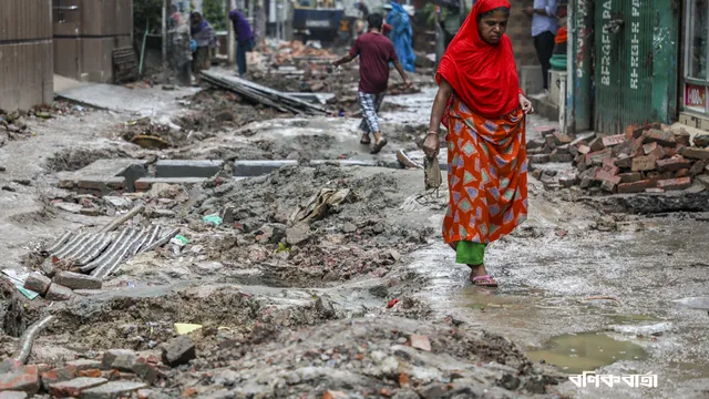 আর কে মিশন রোডে খোঁড়াখুঁড়িতে দুর্ভোগ