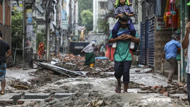 আর কে মিশন রোডে খোঁড়াখুঁড়িতে দুর্ভোগ
