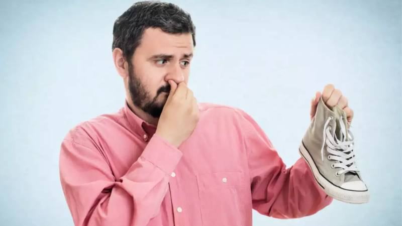 শীতে পায়ের দুর্গন্ধ থেকে মুক্তির উপায়