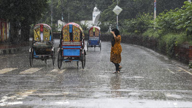 দেশের বিভিন্ন স্থানে বৃষ্টির পূর্বাভাস, কোথাও হতে পারে অতি ভারি বর্ষণ