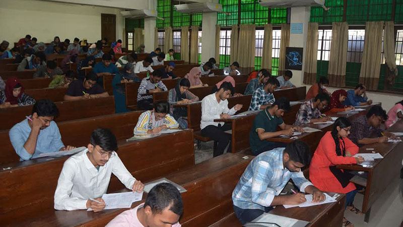 রাবির ‘এ’ ইউনিটের ভর্তি পরীক্ষা শুরু, আসন প্রতি লড়ছেন ৫১ ভর্তিচ্ছু