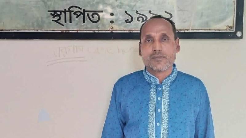 রাকসু নির্বাচনে প্রার্থী হলেন ৫১ বছর বয়সী মোর্শেদ