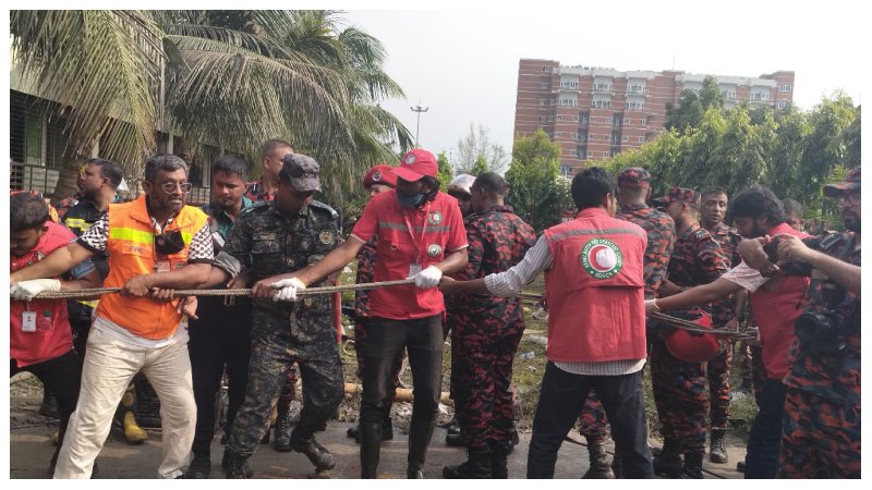 রেড ক্রিসেন্টের উদ্ধার কার্যক্রম (1)