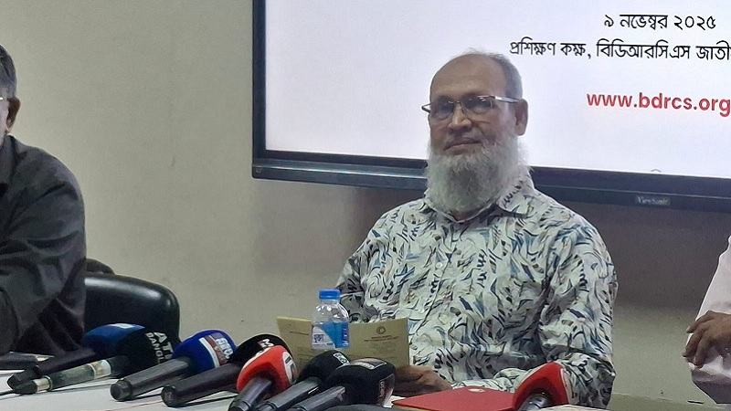 সিন্ডিকেটের হস্তক্ষেপের অভিযোগ, রেড ক্রিসেন্ট চেয়ারম্যানের পদত্যাগ