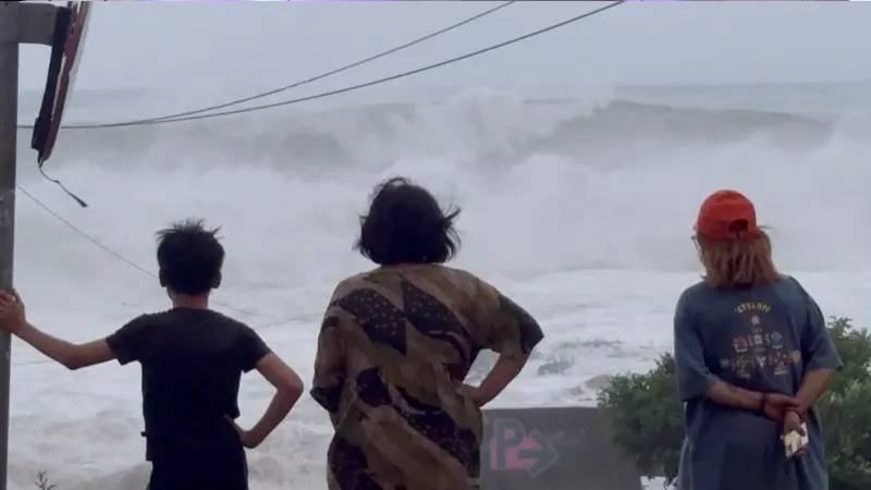 চীন-তাইওয়ান ও হংকংয়ের দিকে ধেয়ে আসছে সুপার টাইফুন রাগাসা