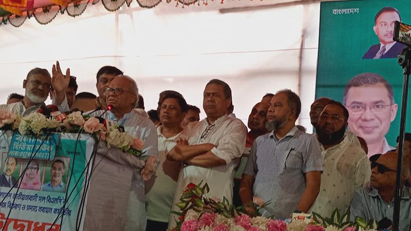 গায়ে ধাক্কা দিয়ে পার্শ্ববর্তী দেশ আমাদের সঙ্গে ঝামেলা করতে চায়: রুহুল কবির রিজভী
