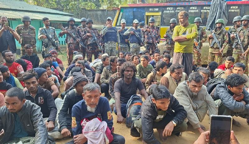 মিয়ানমার থেকে পালিয়ে আসা ৫৩ জন আটক